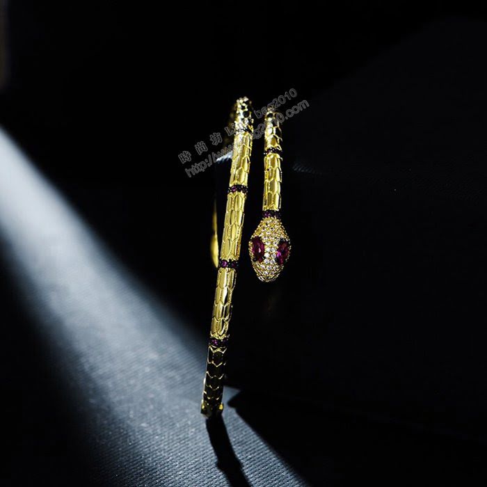 Bvlgari飾品 寶格麗高品質Apm monaco金色紅剛玉蛇手鐲  zgbq3334